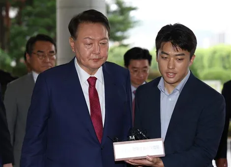 Tòa phát lệnh bắt giữ cựu Tổng thống Hàn Quốc Yoon Suk Yeol