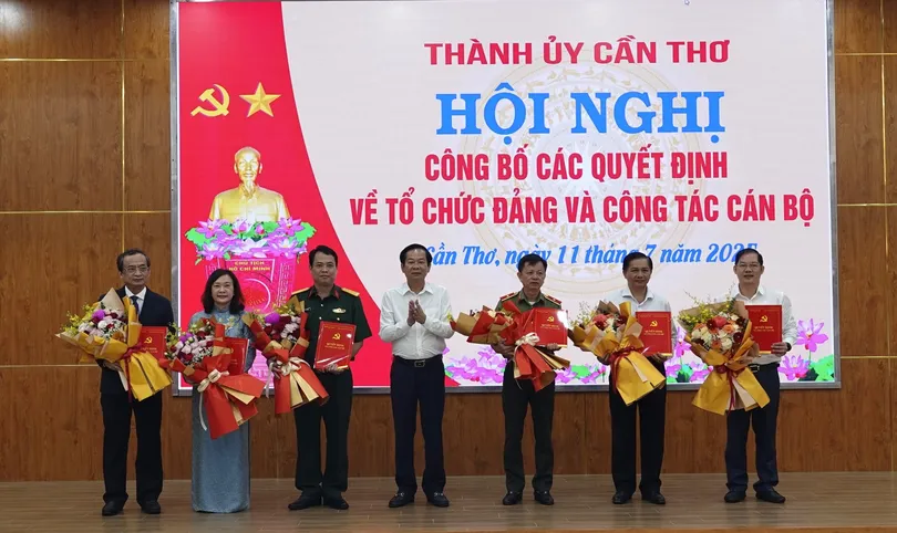 Công bố quyết định thành lập các đảng bộ trực thuộc Thành ủy Cần Thơ