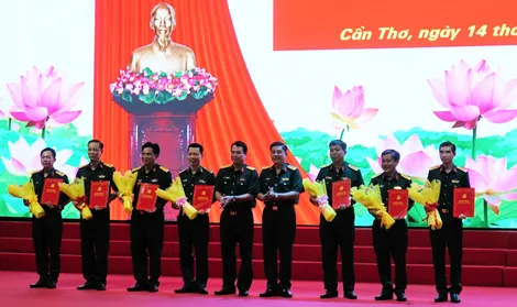 Đảng ủy Quân sự TP Cần Thơ công bố các quyết định về tổ chức đảng
và công tác cán bộ