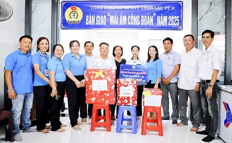 Bàn giao Mái ấm Công đoàn