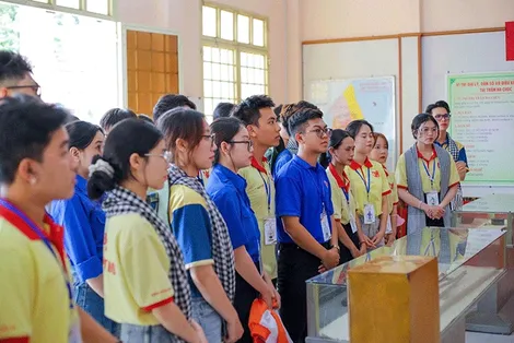 Tuổi trẻ Trường Đại học Nam Cần Thơ - "Thắp lửa" tình nguyện nơi biên giới