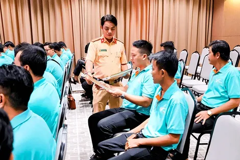 Tuyên truyền kiến thức mới về an toàn giao thông