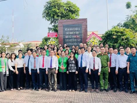 Hội LHPN phường An Bình tổ chức hoạt động tưởng niệm các anh hùng liệt sĩ