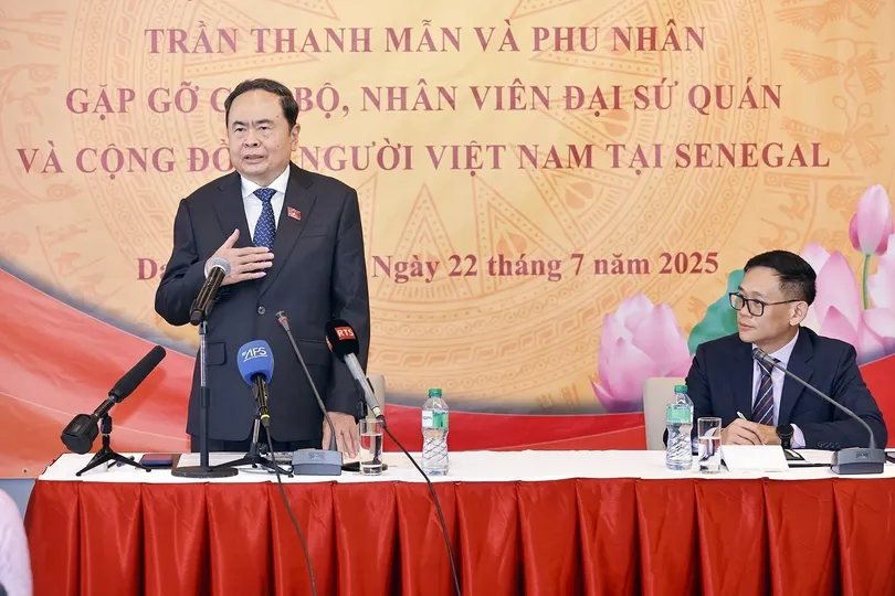 Chủ tịch Quốc hội Trần Thanh Mẫn gặp gỡ cộng đồng người Việt Nam tại Senegal
