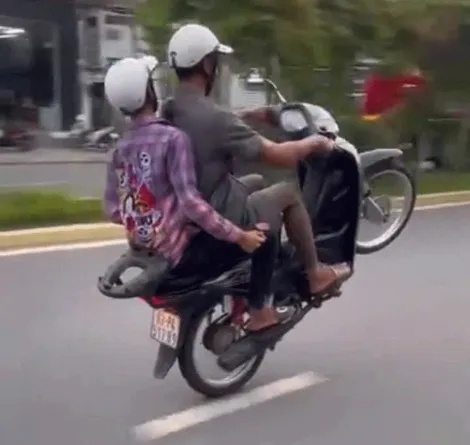 Làm rõ thông tin phản ánh đối tượng điều khiển mô tô bốc đầu gây mất an toàn giao thông