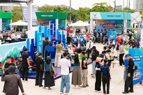 Cận cảnh “siêu phẩm” VinFast Evo Grand lần đầu xuất hiện tại “VinFast Xanh Fest Icon”