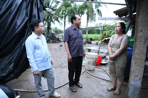 Mưa kèm theo giông lốc làm hư hại 7 căn nhà ở xã Long Phú