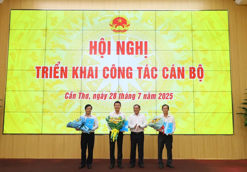 Công bố quyết định bổ nhiệm Phó giám đốc Trung tâm Phát triển quỹ đất TP Cần Thơ