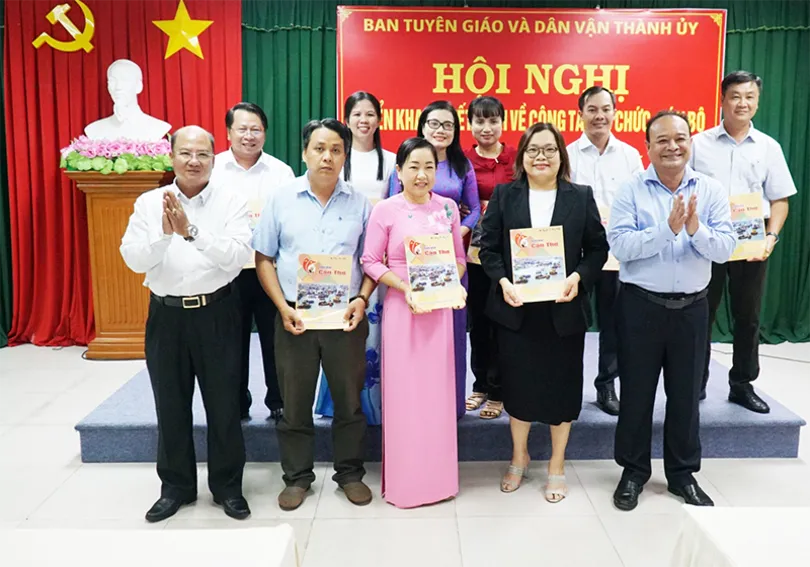 Ban Tuyên giáo và Dân vận Thành ủy Cần Thơ phân công nhiệm vụ và bổ nhiệm 67 cán bộ, công chức