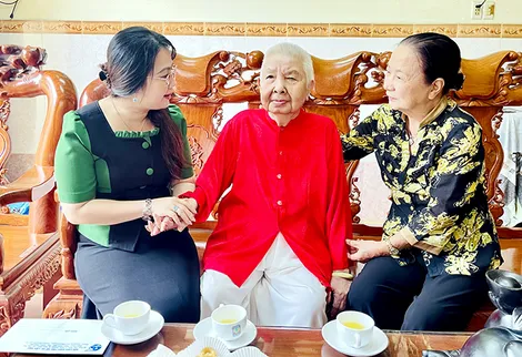 Hội Liên hiệp Phụ nữ thành phố thăm hỏi nguyên lãnh đạo Hội qua các thời kỳ