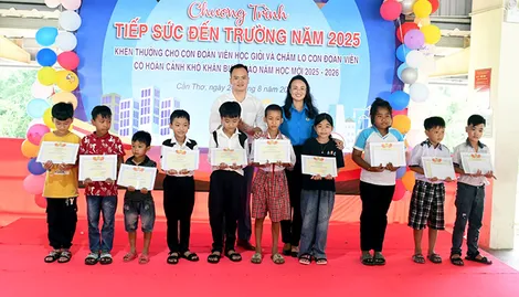 Liên đoàn Lao động TP Cần Thơ thăm và làm việc với các công đoàn cơ sở tại Khu công nghiệp An Nghiệp