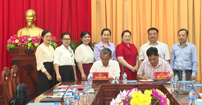 Ký kết biên bản ghi nhớ hợp tác tuyên truyền giữa Báo và Phát thanh, Truyền hình Cần Thơ với xã Châu Thành