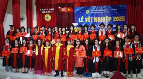 Trường Cao đẳng Y tế Cần Thơ trao bằng tốt nghiệp năm 2025 cho hơn 1.000 tân khoa