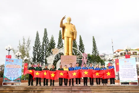 Phường Ninh Kiều ra mắt công trình "Đường cờ Tổ quốc"