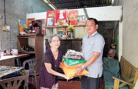 Hết lòng phục vụ nhân dân