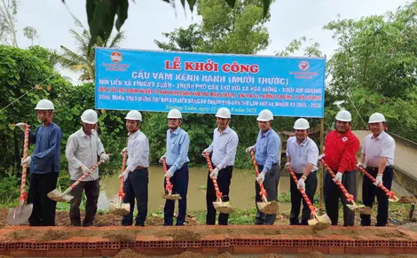 Chung sức thực hiện nhiều công trình cầu, đường giao thông