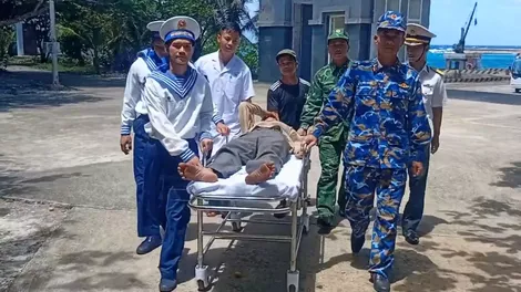 Đảo Trường Sa kịp thời cấp cứu ngư dân bị đột quỵ