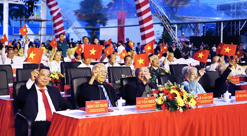 Cần Thơ tổ chức họp mặt và chương trình nghệ thuật “Lời Người vang mãi núi sông”