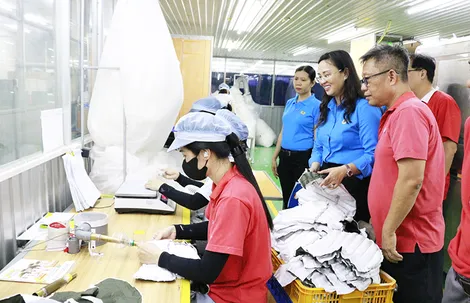 Dưới cờ Đảng vẻ vang, giai cấp công nhân viết tiếp trang sử vàng, vững tin bước vào kỷ nguyên mới