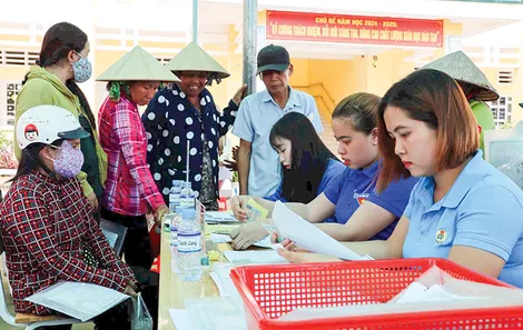 Xã Mỹ Hương giải quyết 1.172 hồ sơ từ mô hình "Hành chính công lưu động gắn với mùa khai trường năm 2025"