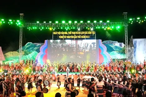 Bài 1: Gắn bó cội nguồn - đoàn kết giữ nước