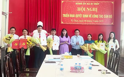 Vị Thủy triển khai các quyết định về công tác cán bộ