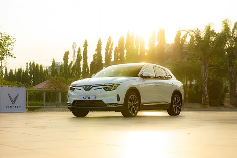 VinFast VF 8 - Chuẩn mực mới về SUV 5 chỗ tầm giá 1 tỷ đồng