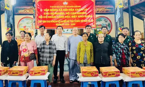 Hỗ trợ người dân có hoàn cảnh khó khăn