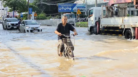 Triều cường tiếp tục đạt đỉnh, gây ngập úng khu vực trũng thấp, vùng ven sông rạch ở trung tâm TP Cần Thơ