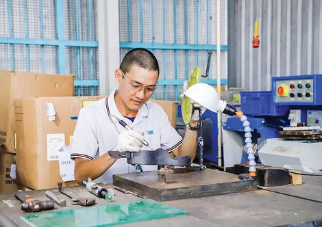 Anh Học nỗ lực lao động và cống hiến