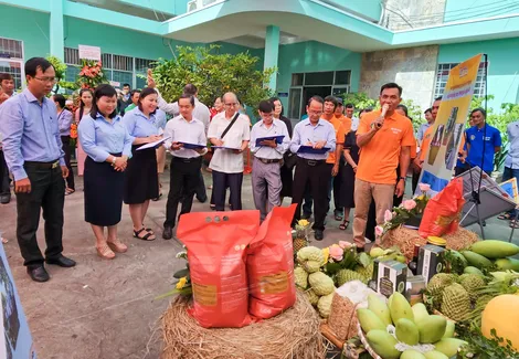 Hội thảo khoa học "Nông dân Việt Nam - Từ truyền thống đến chuyên nghiệp và thông minh"