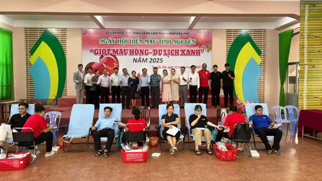Hưởng ứng Ngày Du lịch thế giới, 45 người tham gia hiến máu