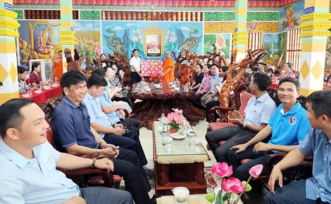 Đoàn công tác của Ủy ban Trung ương MTTQVN thăm, tìm hiểu văn hóa, phong tục tập quán của đồng bào Khmer tại phường Sóc Trăng