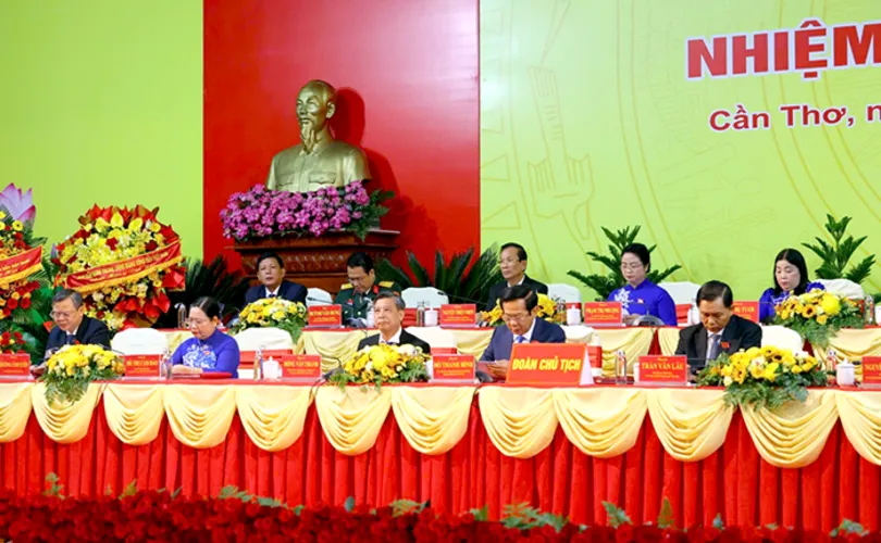 Tiếp tục tham luận đóng góp các giải pháp nhằm xây dựng, phát triển TP Cần Thơ giai đoạn mới