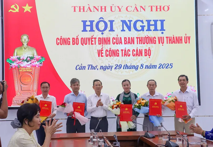 Khẩn trương hoàn thành việc chi trả chính sách, chế độ trước ngày 15-10-2025 cho các đối tượng nghỉ hưu trước tuổi, nghỉ thôi việc