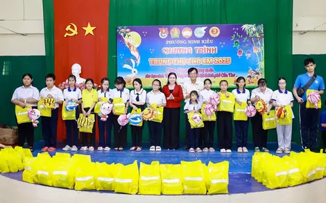 Nhiều hoạt động chăm lo cho trẻ em có hoàn cảnh khó khăn vui Tết Trung thu