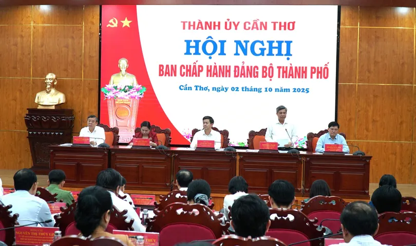 Thành ủy Cần Thơ giới thiệu ông Trương Cảnh Tuyên để bầu làm Chủ tịch UBND thành phố
