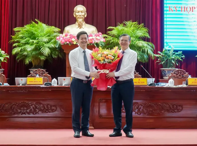 Ông Trương Cảnh Tuyên được bầu giữ chức vụ Chủ tịch UBND TP Cần Thơ với tỷ lệ 100% phiếu đồng ý