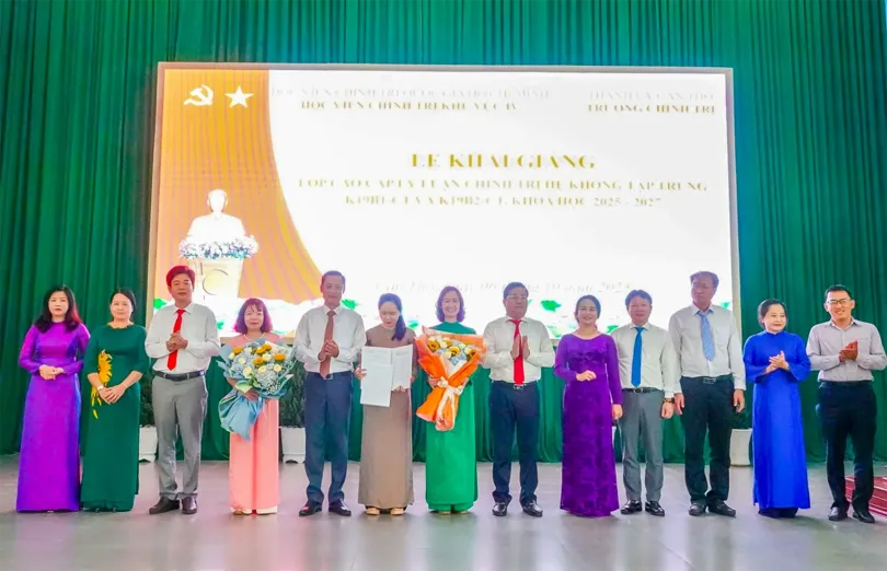 Khai giảng hai lớp Cao cấp Lý luận chính trị không tập trung niên khóa 2025-2027