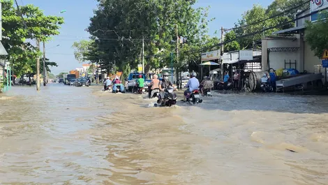 Triều cường tiếp tục dâng cao, vượt báo động III