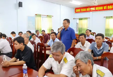 Cử tri xã Phong Nẫm kiến nghị về gia cố đê bao cồn