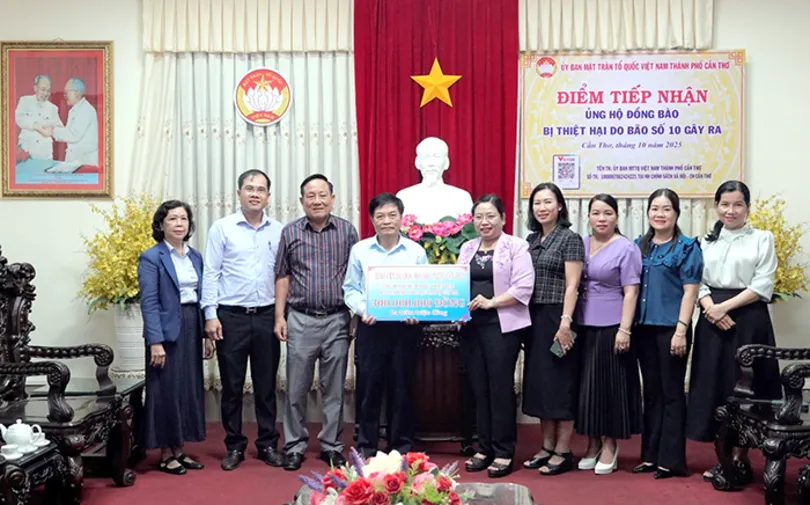 Ủy ban MTTQVN TP Cần Thơ tiếp nhận hơn 1,5 tỉ đồng hỗ trợ đồng bào bị thiệt hại do bão số 10