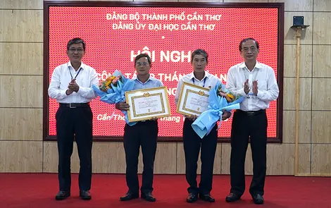 Đảng bộ Đại học Cần Thơ: Kết nạp 125 đảng viên mới