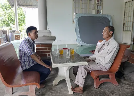 Tận tụy phục vụ nhân dân