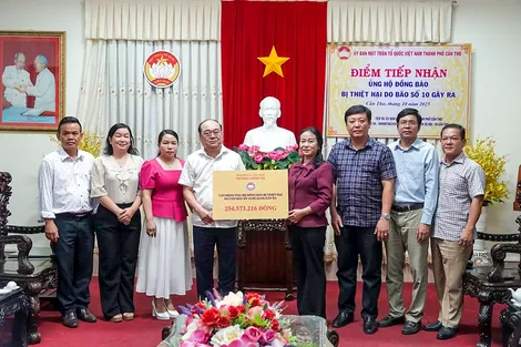 Trường Chính trị TP Cần Thơ vận động hơn 254 triệu đồng ủng hộ đồng bào bị thiệt hại do bão lũ