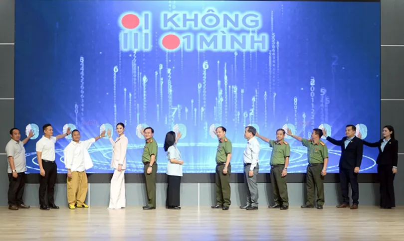 “Không một mình - Cùng nhau an toàn trực tuyến”