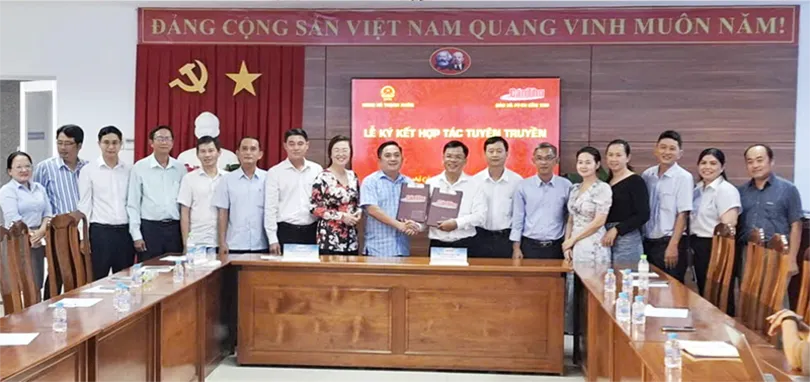 UBND xã Thạnh Xuân ký kết hợp tác tuyên truyền với  Báo và Phát thanh, Truyền hình Cần Thơ