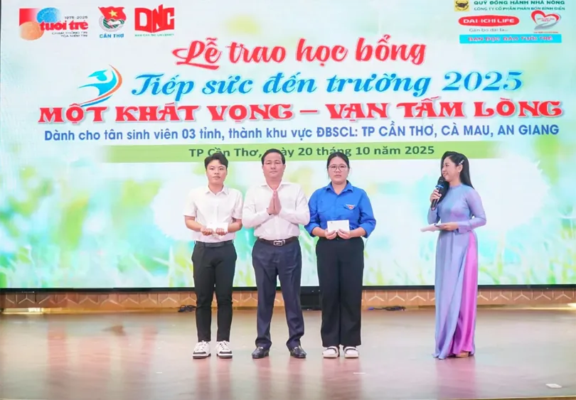 Trao học bổng “Tiếp sức đến trường” 2025