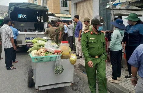 Phường Mỹ Xuyên sắp xếp lại trật tự mua bán ở các điểm chợ