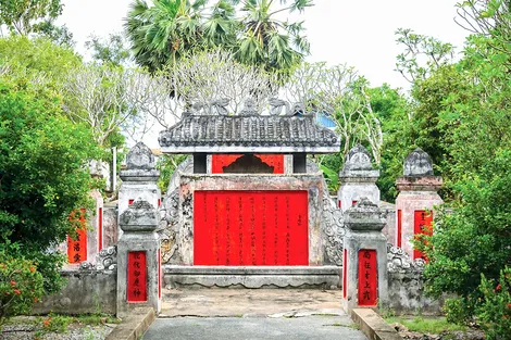 Di tích quốc gia Lăng mộ và đền thờ Nguyễn Huỳnh Đức